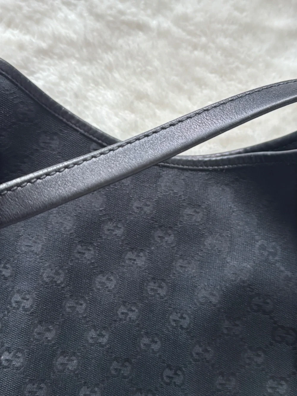 Gucci Medium Britt Hobo Shoulder Bag Black Monogrammed Canvas Gold Tone Hardware - Picture 7 of 11